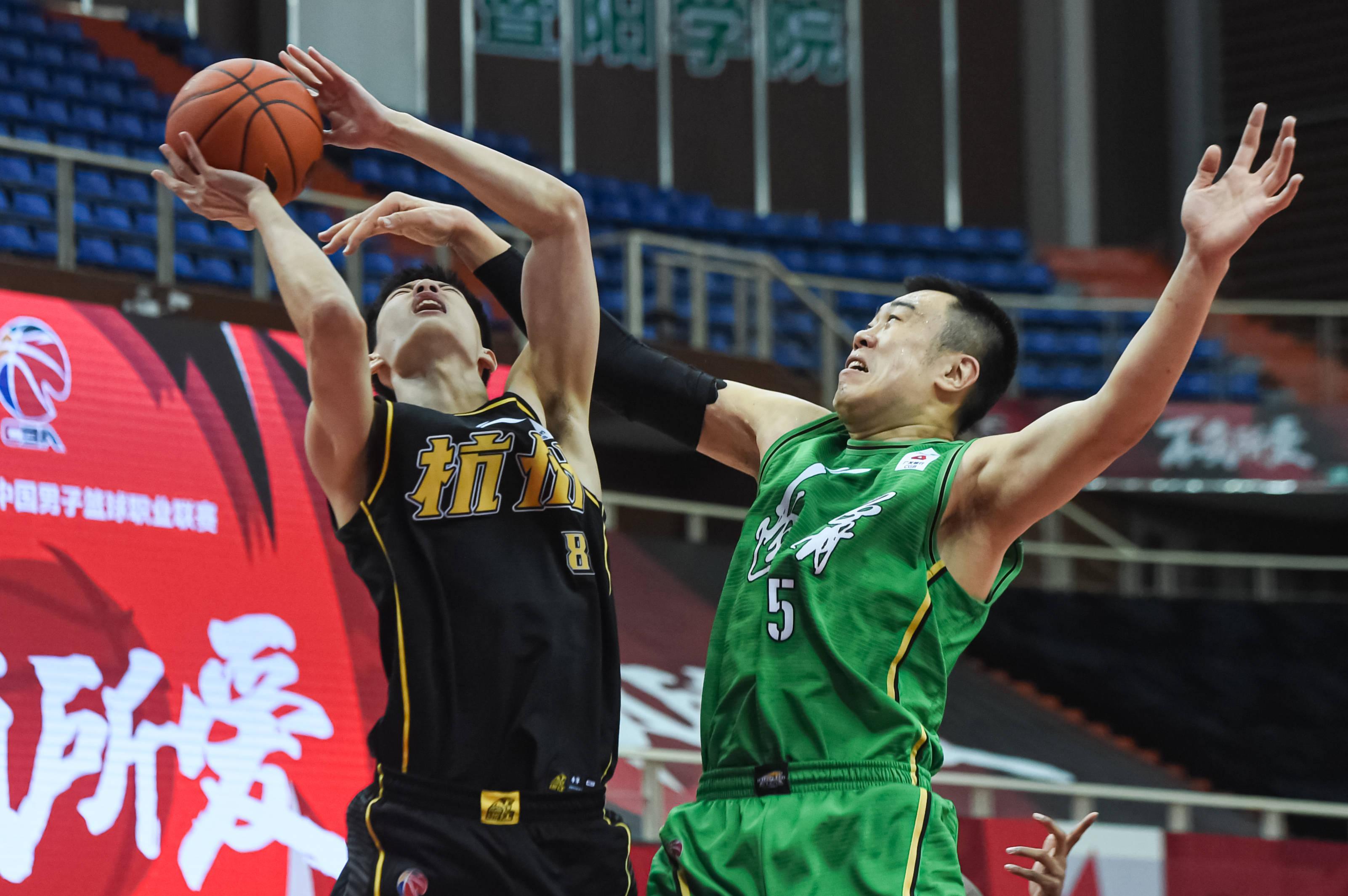 关于赛后CBA常规赛焦点战，皇家马德里刷新队史纪录，媒体盛赞，数据趋势出现新变化的信息